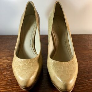 Nine West platform reptile print nude heels 8.5